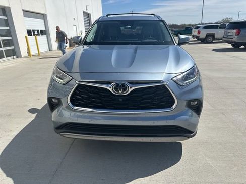Used 2022 Toyota Highlander Platinum image 8