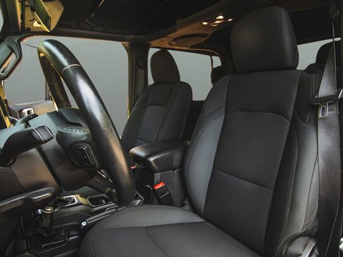 Used 2020 Jeep Wrangler Sport AWD/4WD image 15