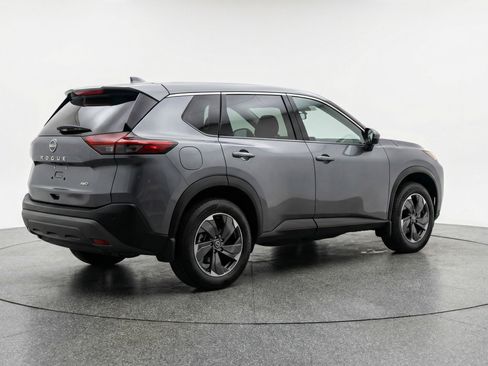 Used 2025 Nissan Rogue SV image 9