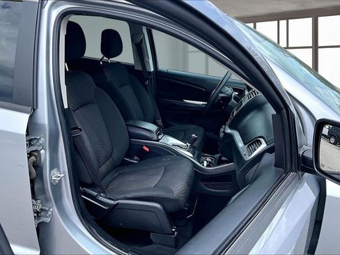 Used 2019 Dodge Journey SE image 8