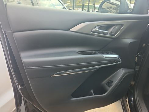 Used 2025 Chevrolet Traverse LT FWD image 5