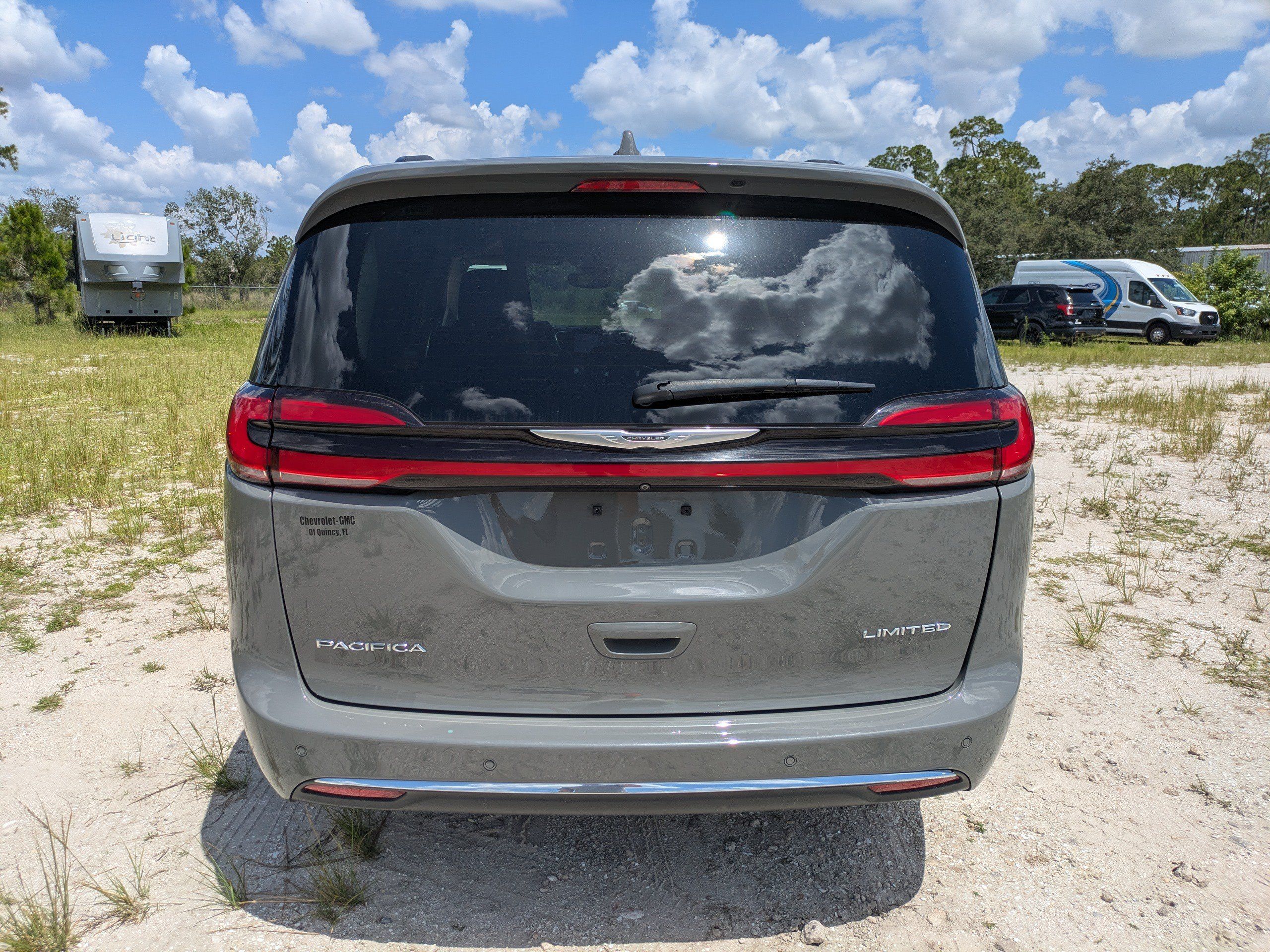 Used 2022 Chrysler Pacifica Limited FWD image 5