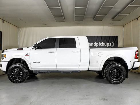 Used 2022 RAM 3500 Laramie w/ Night Edition image 11