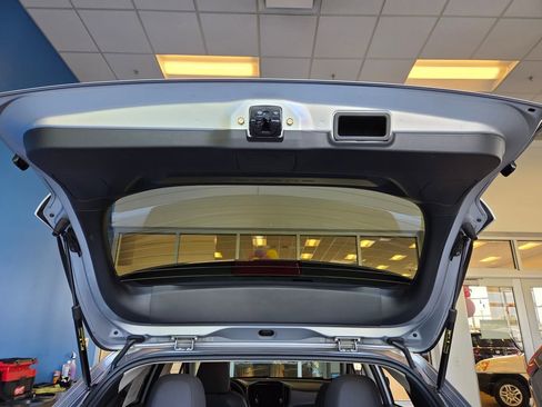 Used 2024 Subaru Crosstrek 2.0i Premium w/ Crosstrek Mirror Package AWD/4WD image 9