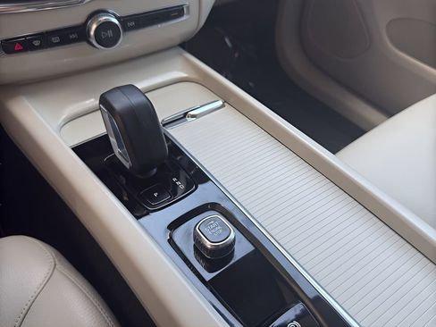 Used 2023 Volvo XC60 B5 Core w/ Climate Package image 19