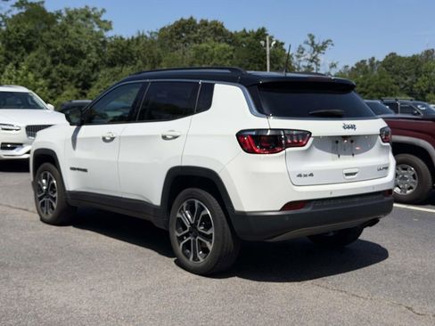 Used 2022 Jeep Compass Limited AWD/4WD image 3
