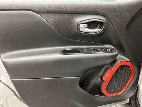 Used 2017 Jeep Renegade Trailhawk w/ Popular Equipment Group AWD/4WD image 6