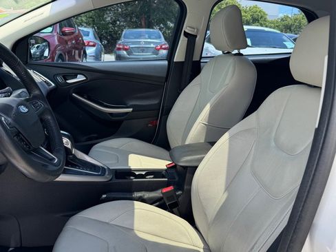 Used 2016 Ford Focus Titanium w/ Titanium Technology Package FWD image 7
