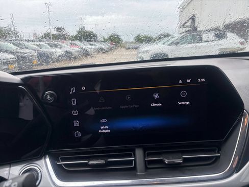 Used 2025 Chevrolet Trax LT FWD image 17