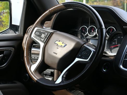 Used 2021 Chevrolet Tahoe LT w/ LT Signature Package image 18