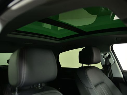 Used 2022 Audi e-tron Premium w/ Convenience Plus Package image 12