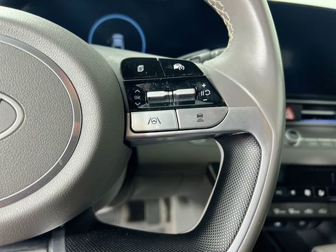 Used 2025 Hyundai Elantra SEL image 17