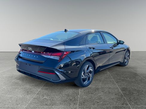 New 2025 Hyundai Elantra Sport image 5
