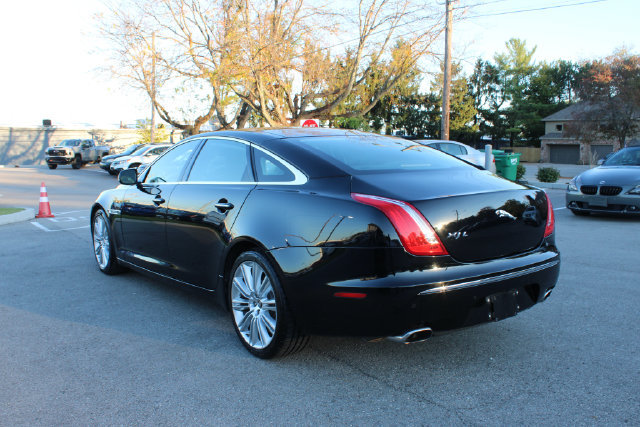 Used 2012 Jaguar XJ L RWD image 36