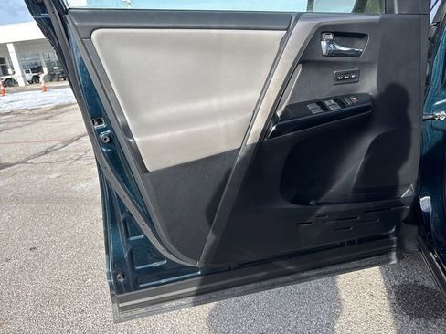 Used 2018 Toyota RAV4 Limited image 11