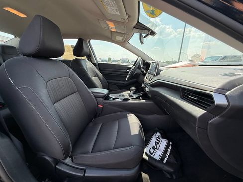 Used 2024 Nissan Altima 2.5 SV FWD image 28
