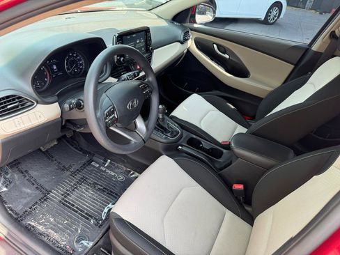 Used 2019 Hyundai Elantra GT FWD image 10