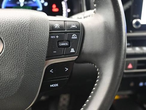 Used 2025 Toyota Camry SE FWD image 17