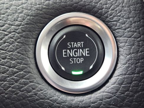 Used 2024 GMC Yukon Denali w/ Advanced Technology Package AWD/4WD image 18