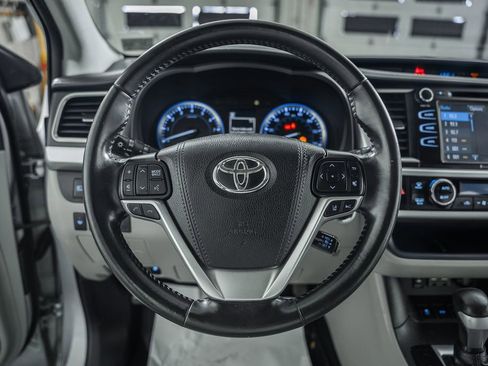 Used 2019 Toyota Highlander XLE w/ Protection Package #3 image 27