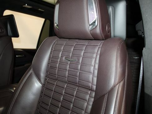 Used 2022 Cadillac Escalade Premium Luxury Platinum image 9