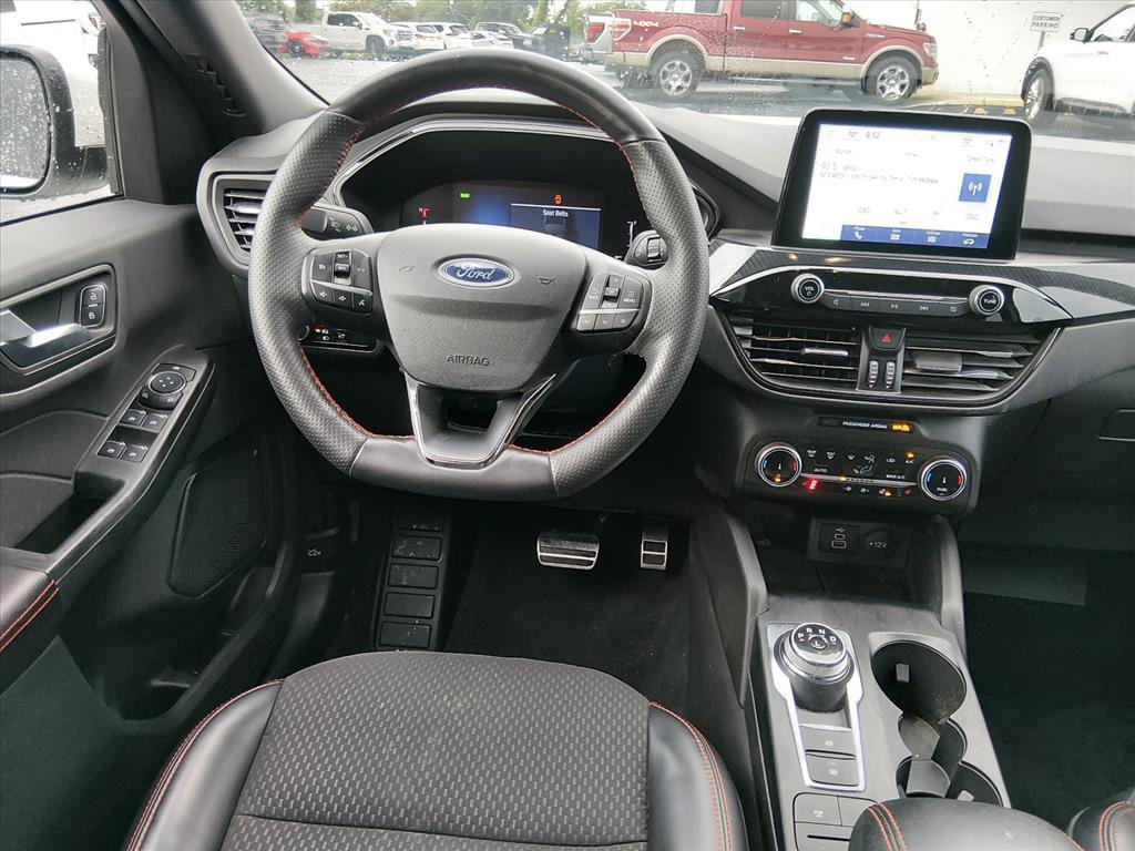 Certified 2024 Ford Escape ST-Line Select AWD/4WD image 11