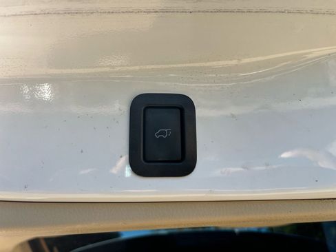 Used 2019 Toyota Highlander Limited image 7