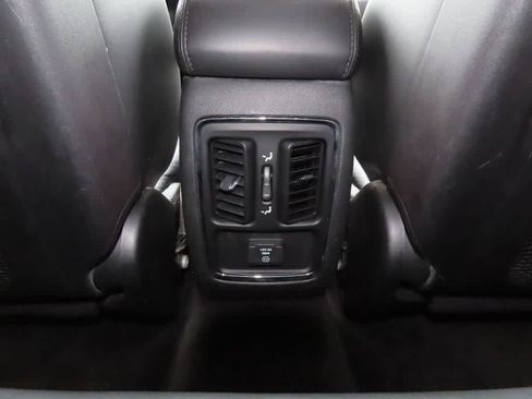 Used 2011 Jeep Grand Cherokee Laredo image 24