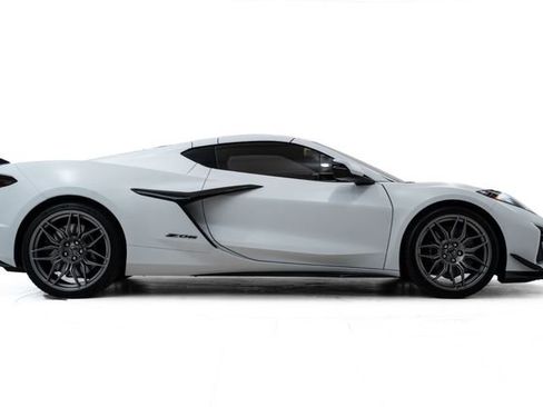 Used 2025 Chevrolet Corvette Z06 w/ Battery Protection Package image 5