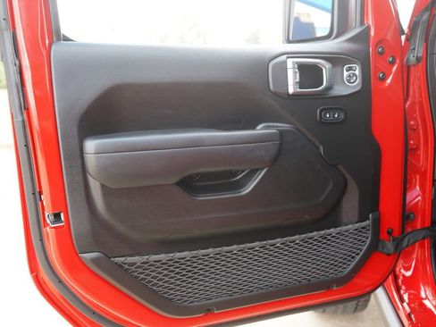 Used 2025 Jeep Gladiator Sport AWD/4WD image 17