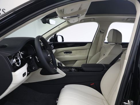 New 2025 Bentley Bentayga image 16