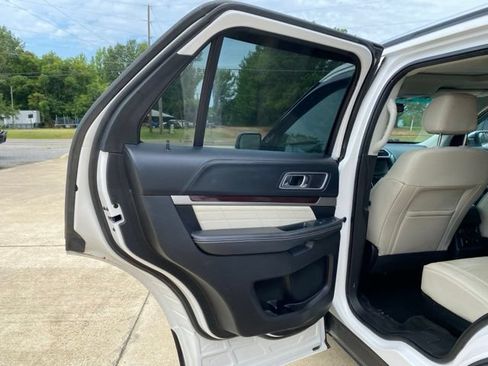 Used 2016 Ford Explorer Platinum AWD/4WD image 11