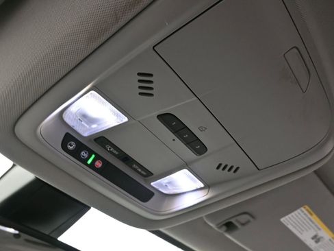 Used 2020 GMC Acadia SLT w/ Driver Alert Package II image 24