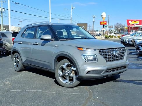 Used 2023 Hyundai Venue SEL w/ Cargo Package image 1