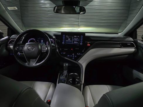 Used 2022 Toyota Camry SE image 11