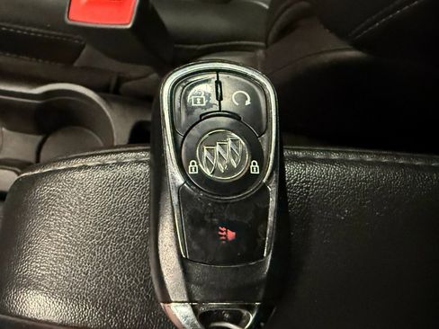 Used 2020 Buick Encore Essence image 17