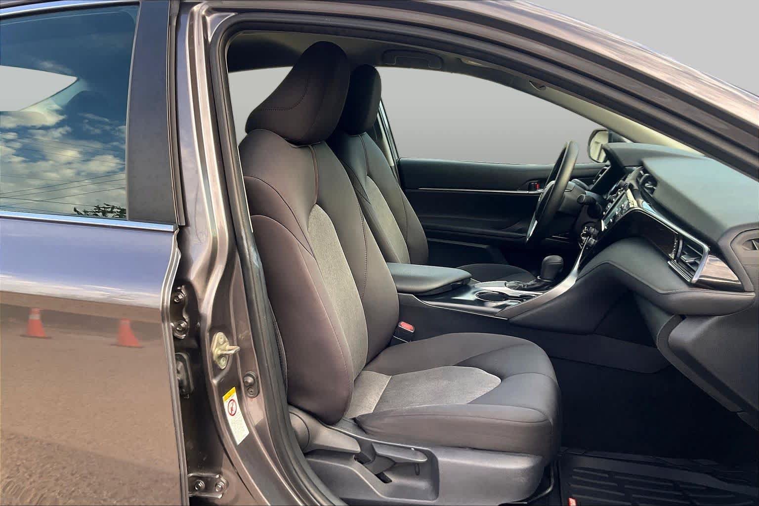 Used 2019 Toyota Camry LE FWD image 9