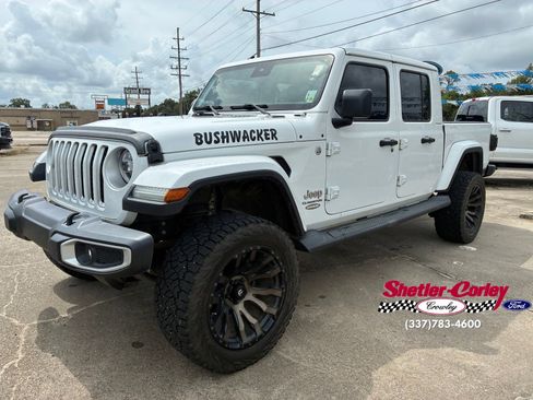 Used 2020 Jeep Gladiator Overland AWD/4WD image 3