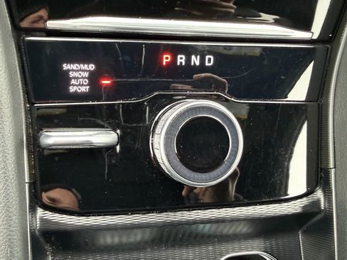 Used 2024 Jeep Grand Cherokee Limited w/ Black Appearance Package image 24