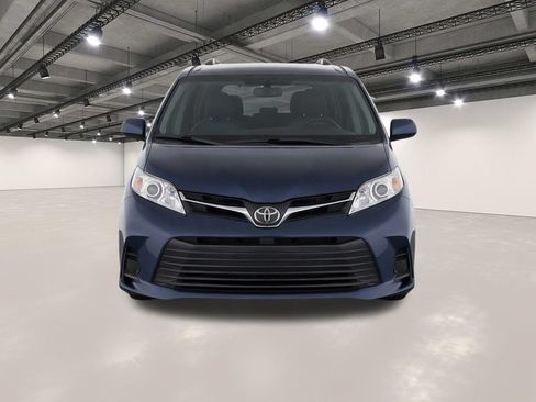 Used 2020 Toyota Sienna LE w/ LE Preferred Package FWD image 5