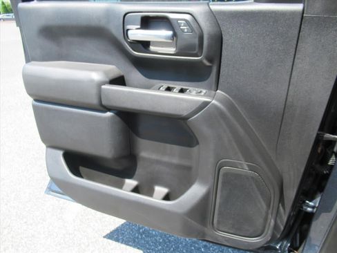 Used 2020 Chevrolet Silverado 1500 Custom w/ Custom Value Package RWD image 18