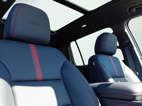 Used 2024 Chevrolet Traverse RS image 11