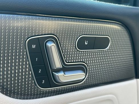 Used 2023 Mercedes-Benz GLB 250 4MATIC w/ Premium Package image 19