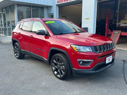 Used 2021 Jeep Compass Latitude image 2