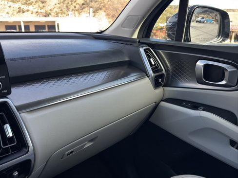 Used 2023 Kia Sorento EX image 29