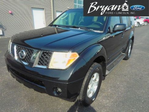 Used 2006 Nissan Pathfinder SE w/ (P01) Se Premium Pkg image 3