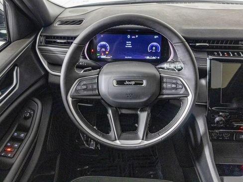 New 2025 Jeep Grand Cherokee Laredo image 31