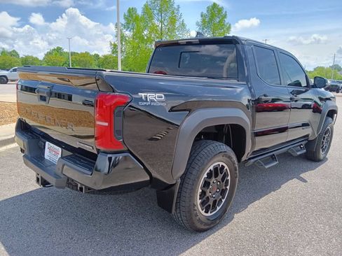 Used 2024 Toyota Tacoma TRD Off-Road AWD/4WD image 3