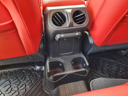 Used 2025 Jeep Gladiator Sport AWD/4WD image 13