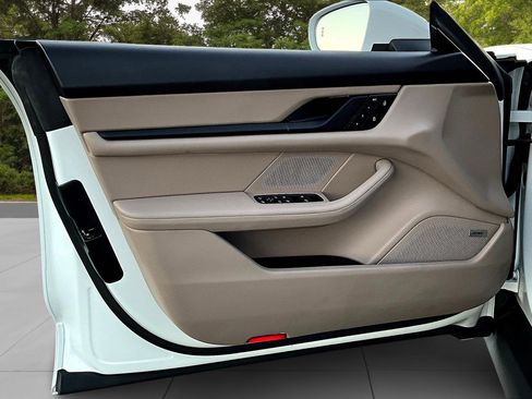 Used 2022 Porsche Taycan image 22